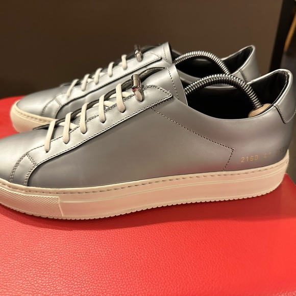 Common Projects Silver Leather Sneakers. Size 41. - Picture 2 of 8